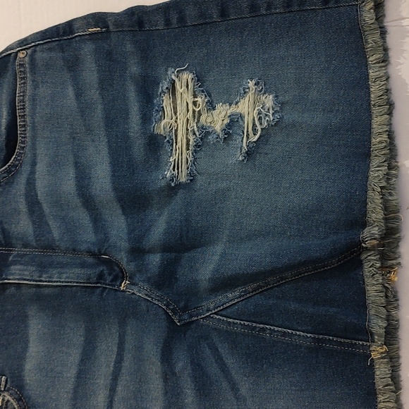 Arizona Distressed Jean Skirt Fringing at Bottom W/ Pockets sz 13 Juniors - Picture 2 of 4